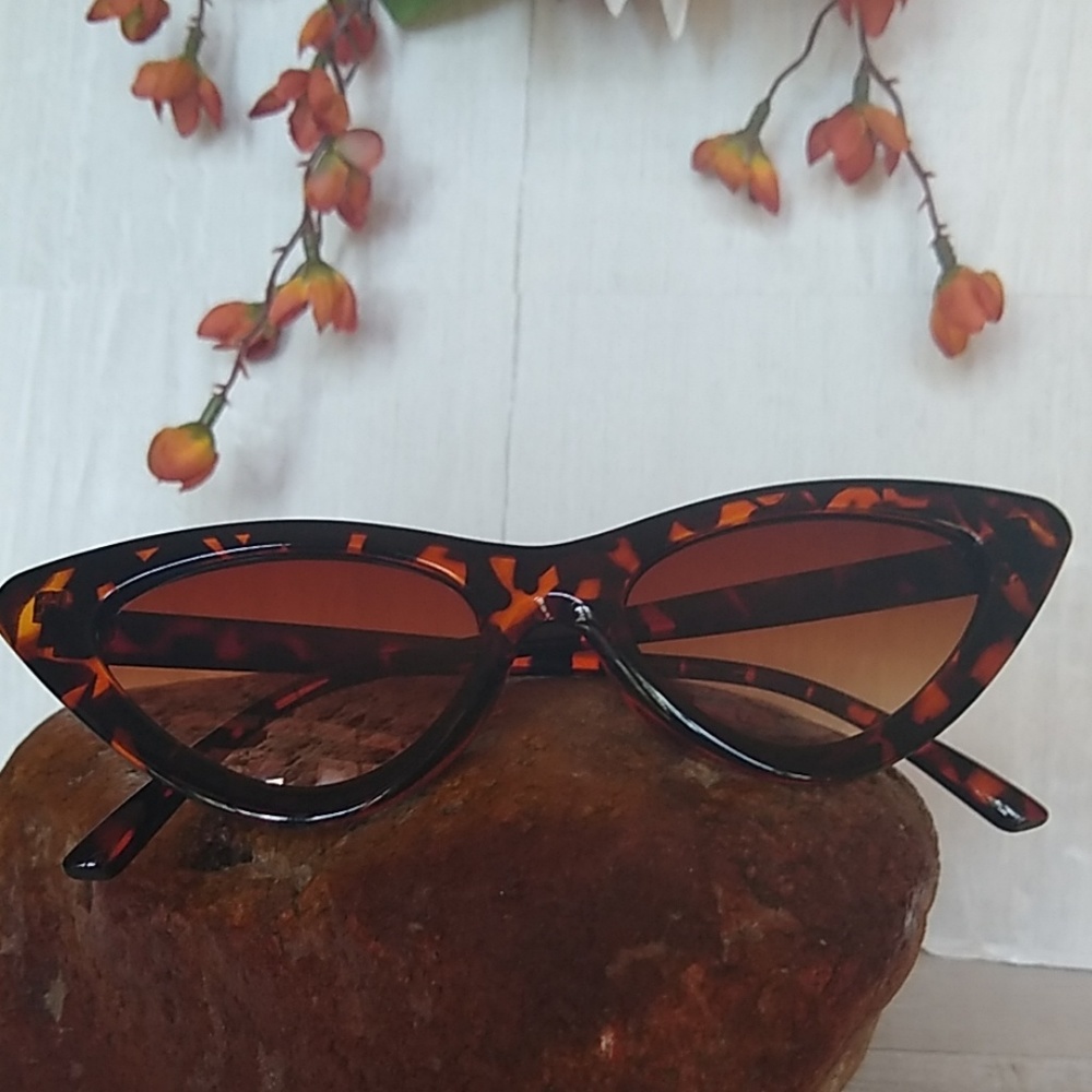 Trendy Cat Eye Faux Tortoise Shell Sunglasses - Picture 3 of 8